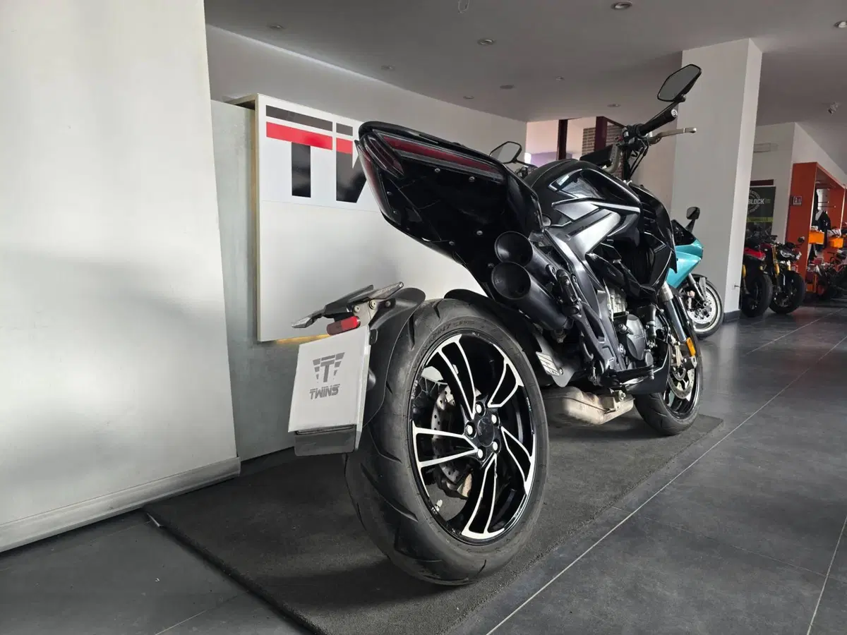 Zontes ZT310-R1 (2022 - 23) (8)