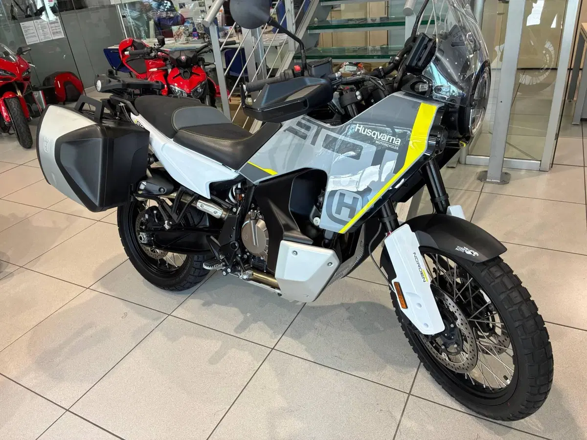 Husqvarna Norden 901 (2022 - 26) (2)