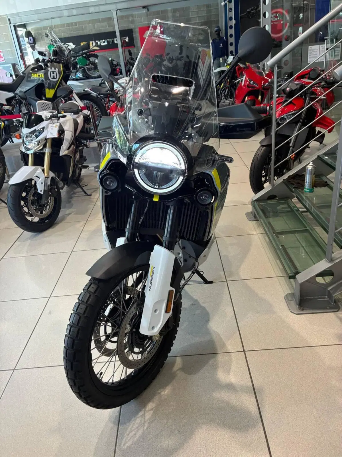Husqvarna Norden 901 (2022 - 26) (3)