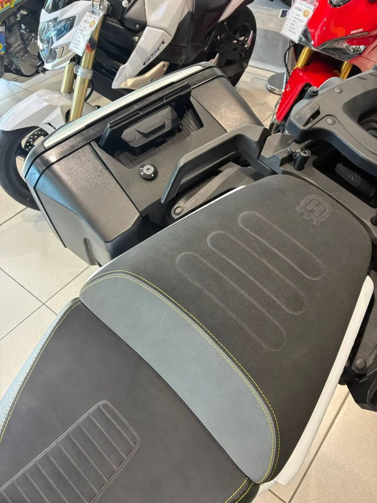 Husqvarna Norden 901 (2022 - 26) (9)