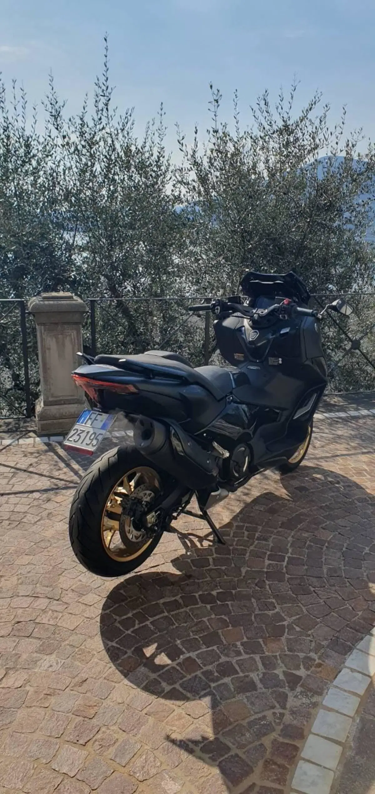 Yamaha T-Max 560 Tech Max (2022 - 24) (4)
