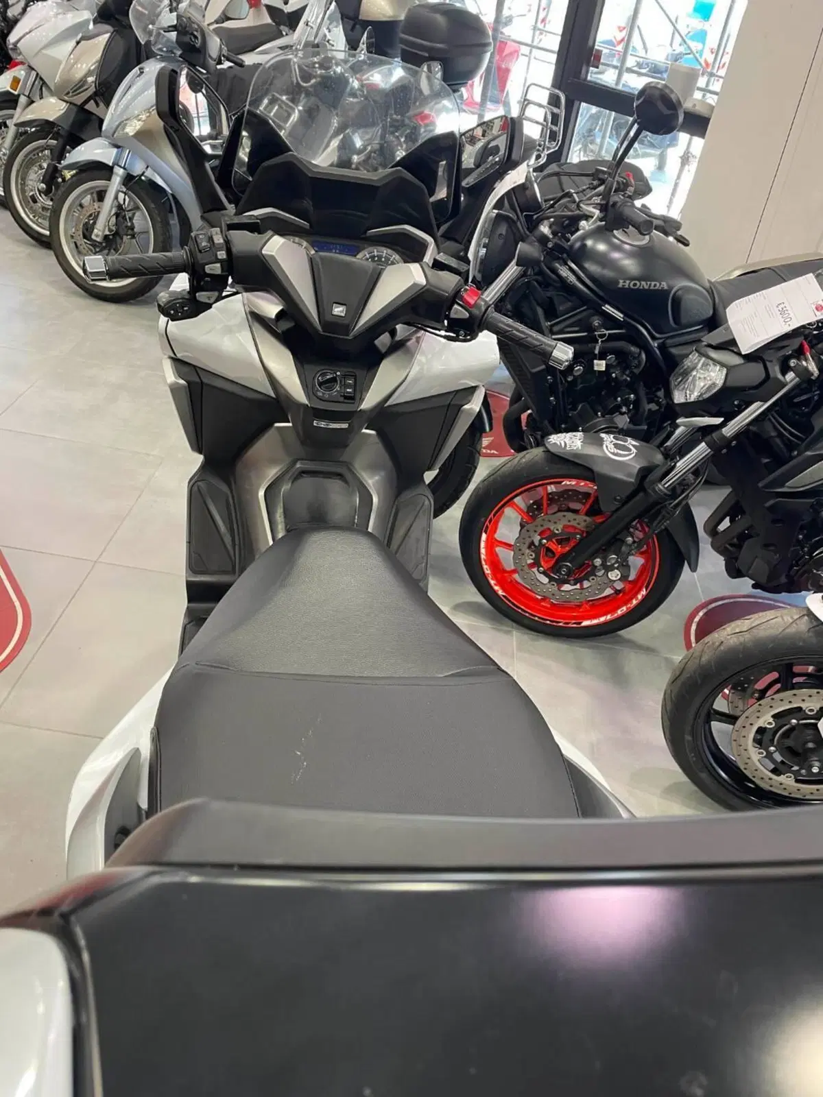 Honda Forza 350 Deluxe (2022 - 24) (6)