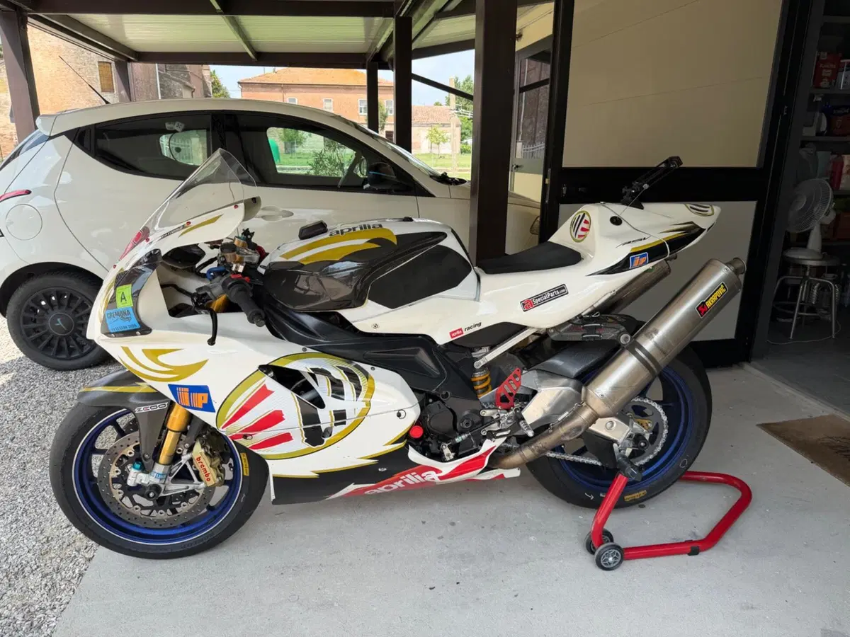 Aprilia RSV 1000 R Factory (2004 - 05) (9)