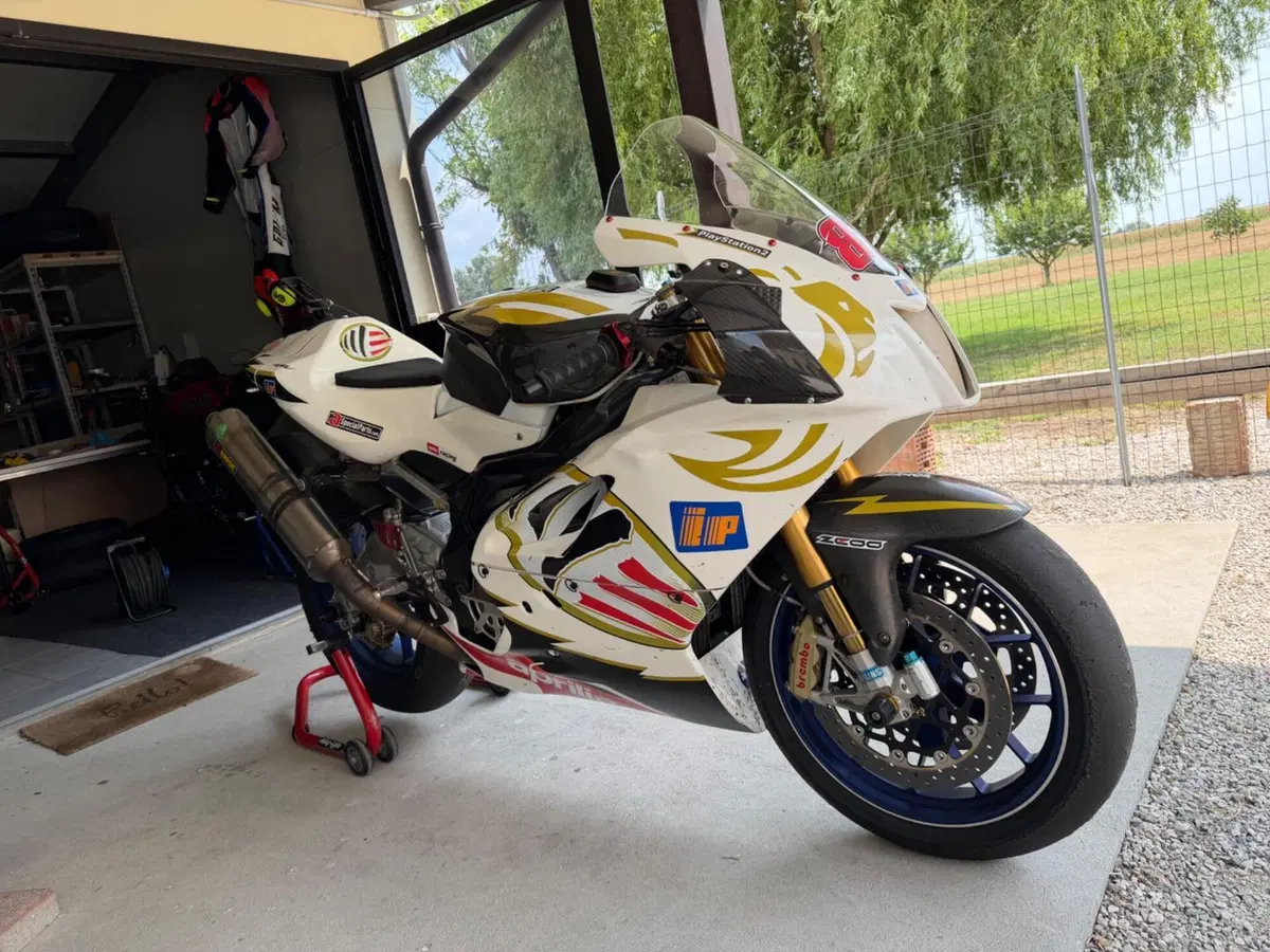 Aprilia RSV 1000 R Factory (2004 - 05) (11)