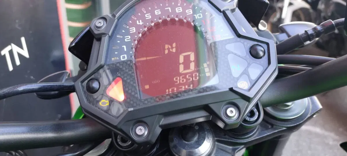 Kawasaki Z 900 (2017 - 18) (4)