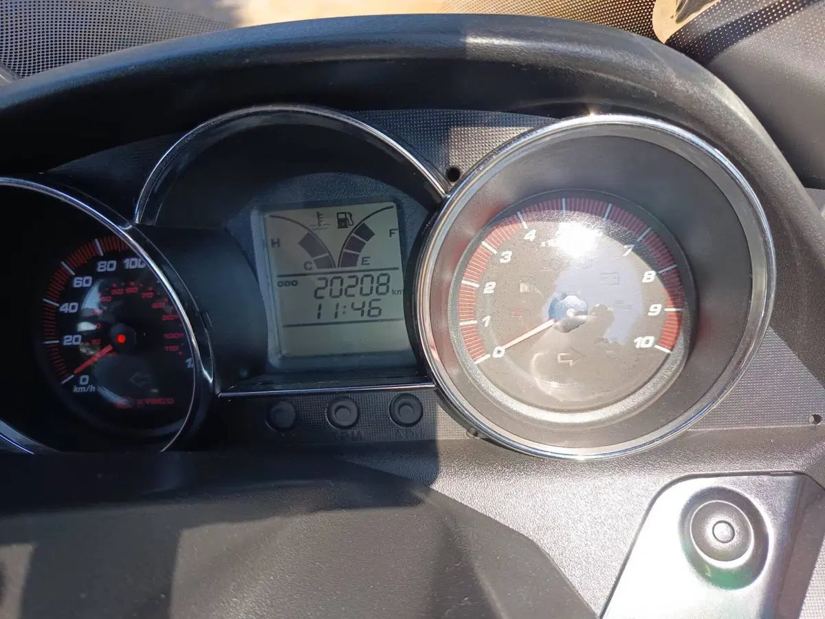 Kymco Downtown 300i (2009 - 17) (2)