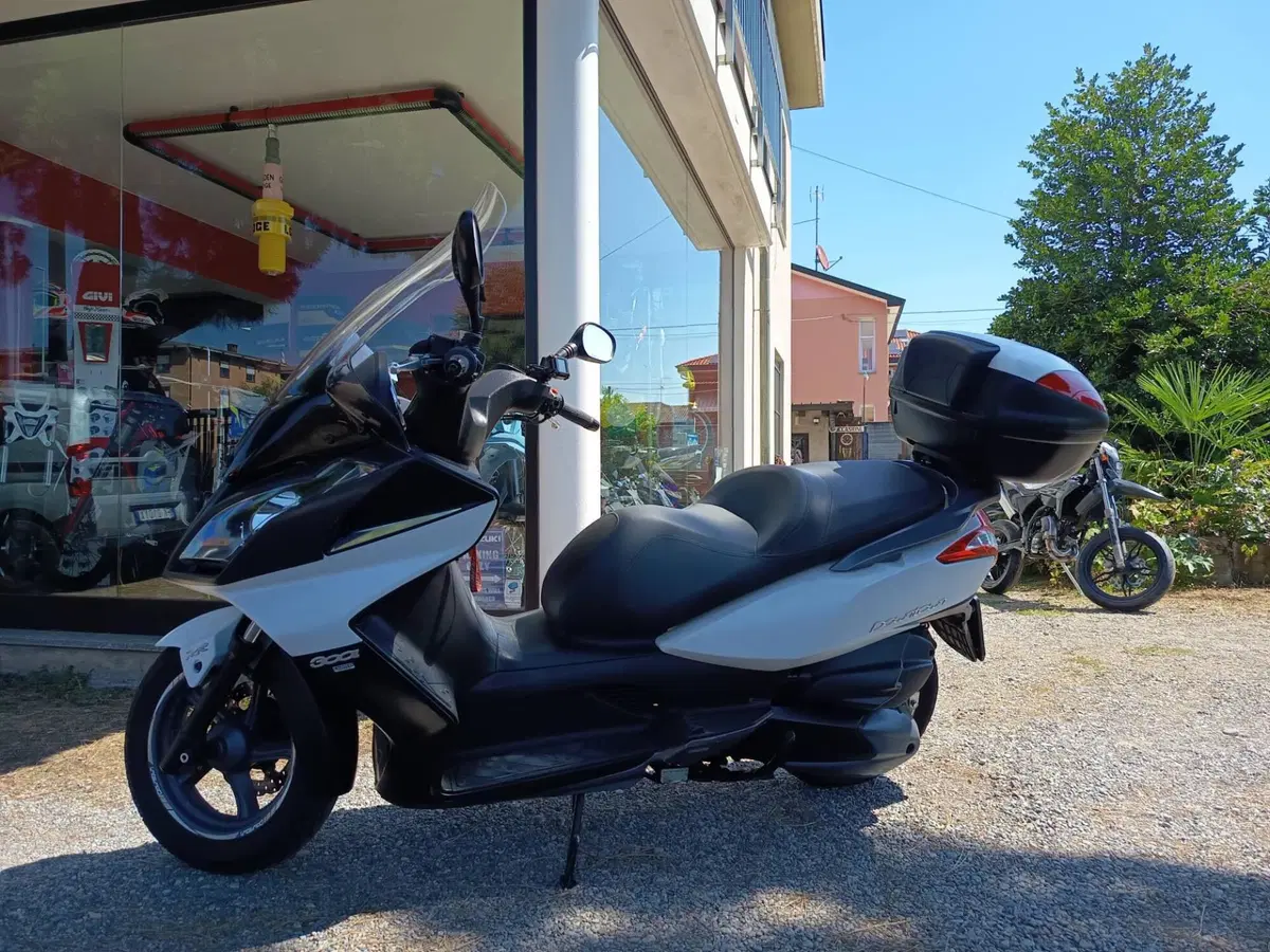Kymco Downtown 300i (2009 - 17) (3)