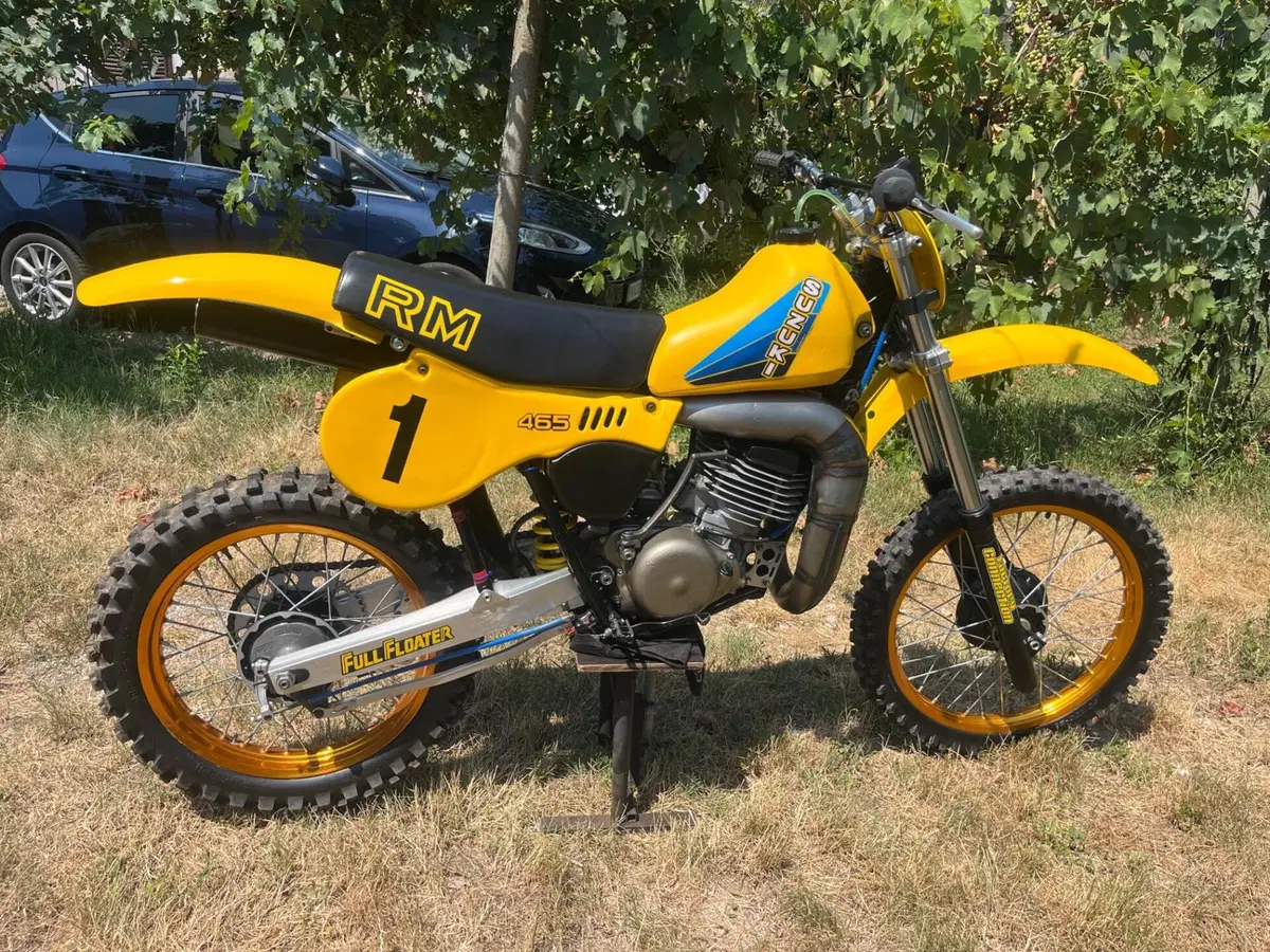 Suzuki RM 465