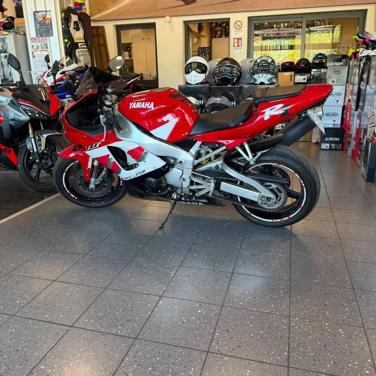 Yamaha YZF R1 (2002 - 03) (2)
