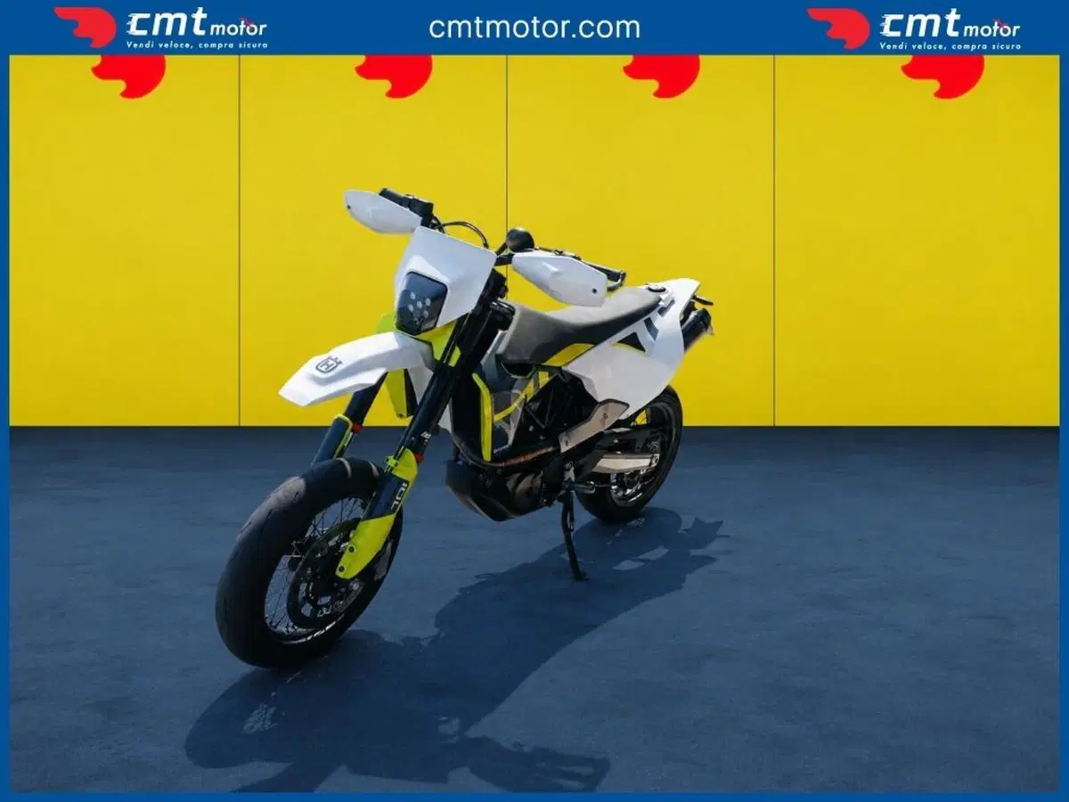 Husqvarna 701 Supermoto (2022) (2)