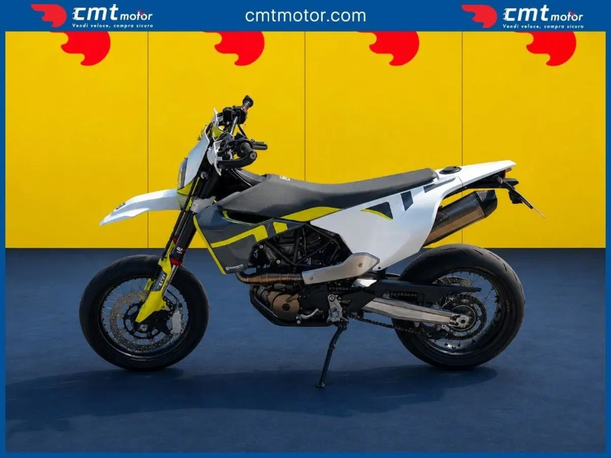 Husqvarna 701 Supermoto (2022) (3)
