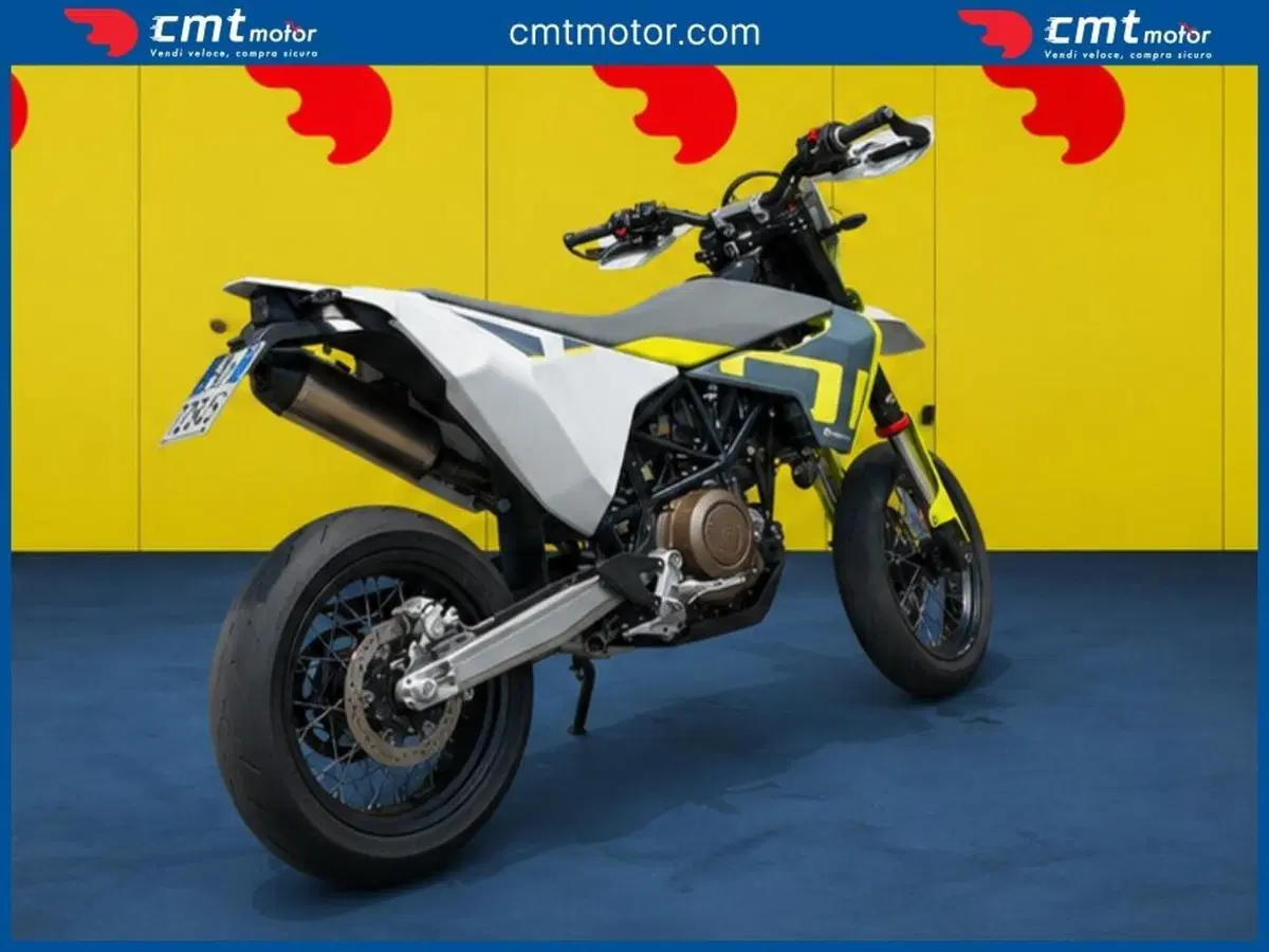 Husqvarna 701 Supermoto (2022) (4)
