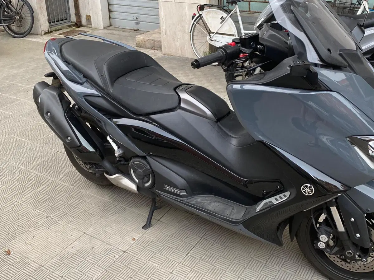 Yamaha T-Max 560 Tech Max (2021) (2)