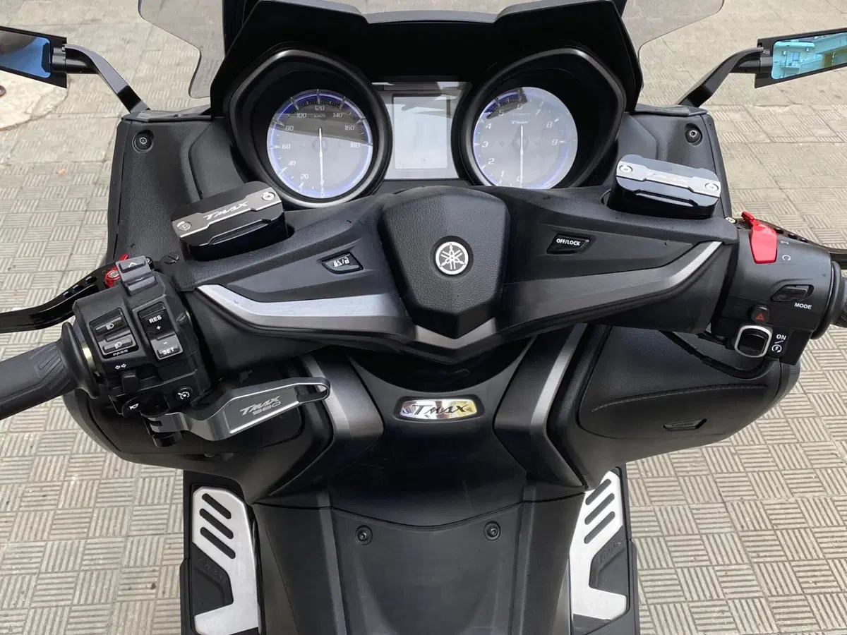 Yamaha T-Max 560 Tech Max (2021) (4)