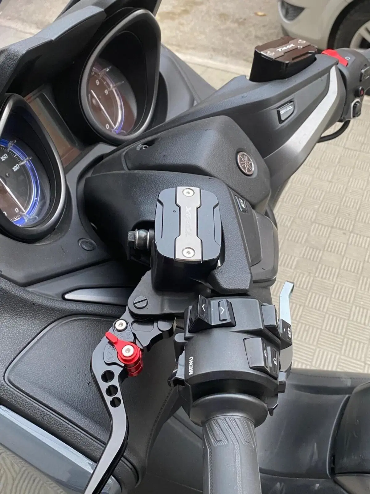 Yamaha T-Max 560 Tech Max (2021) (5)