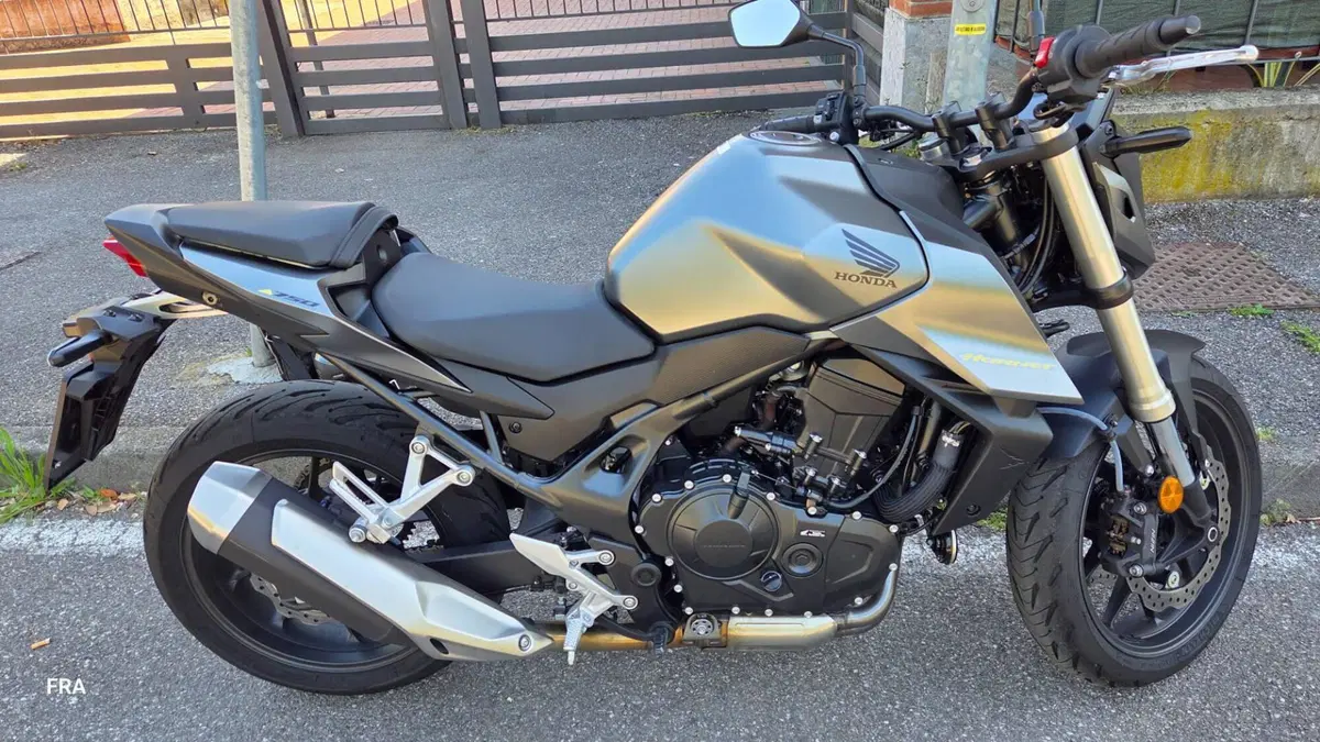Honda CB 750 Hornet (2023 - 24) (3)