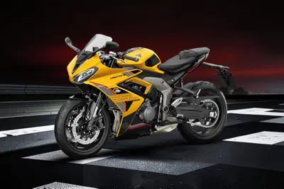 Triumph Daytona 660 (2027) nuova