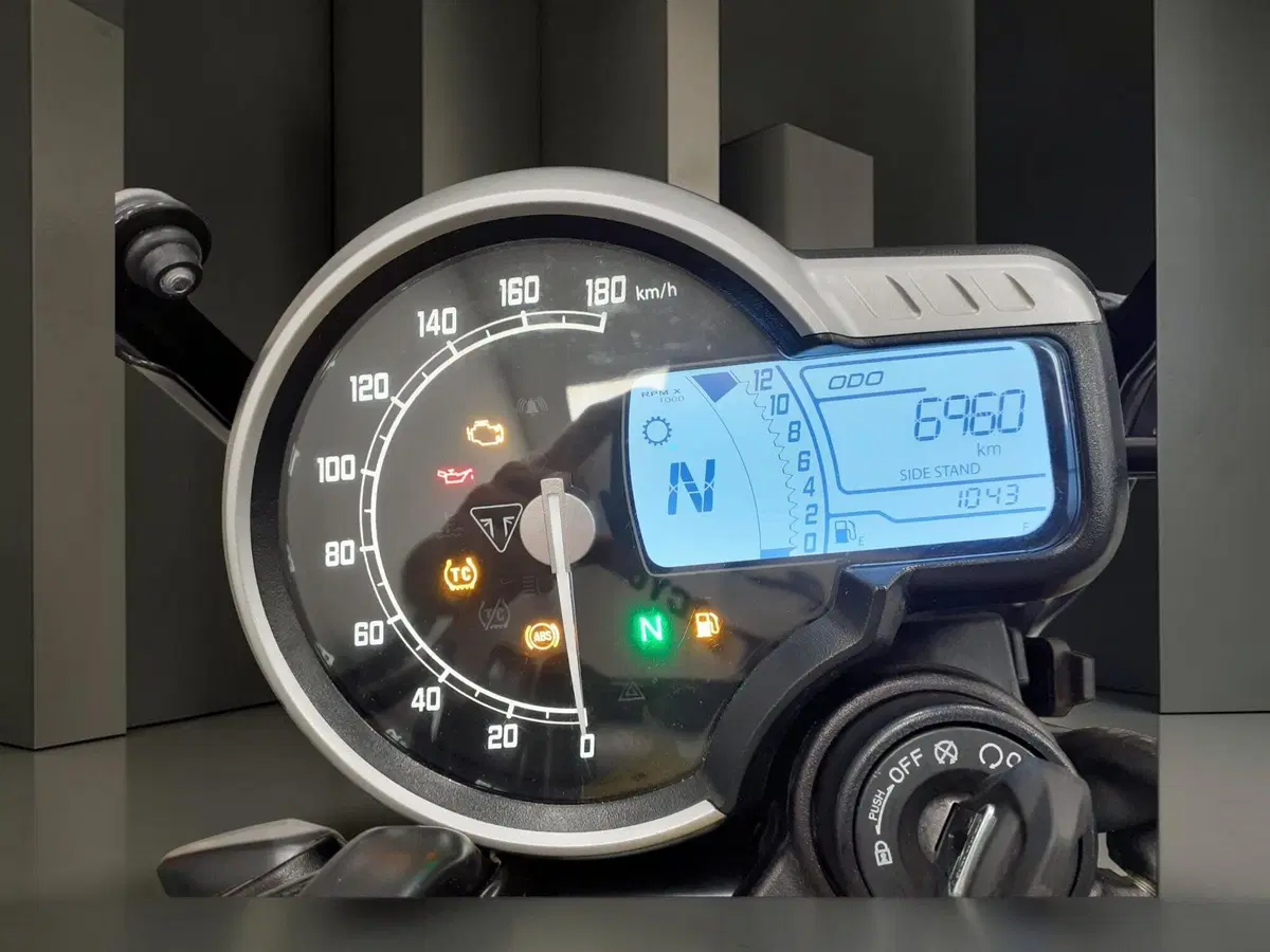 Triumph Speed 400 (2024 - 26) (8)