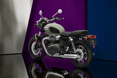 Triumph Bonneville T100 (2026) nuova