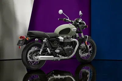 Triumph Bonneville T100 (2026) nuova