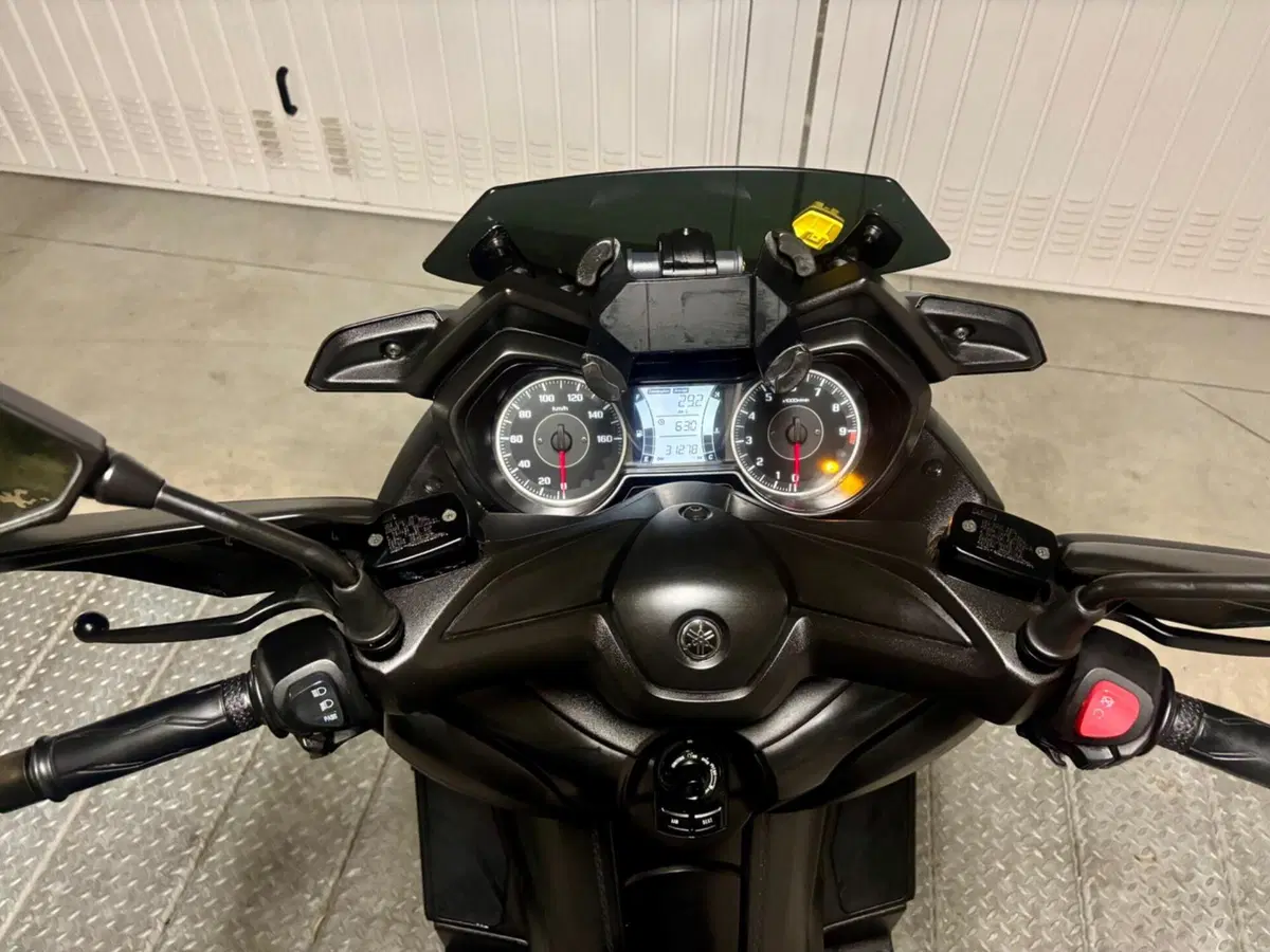 Yamaha X-Max 300 ABS (2017 - 20) (4)