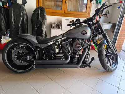 Harley-Davidson 1690 Breakout (2013 - 17) - FXSB usata