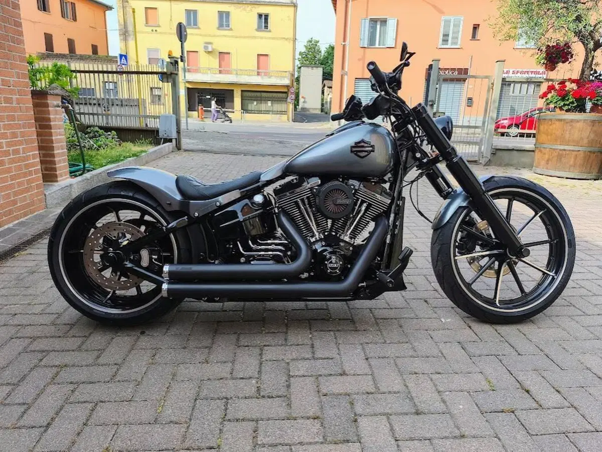 Harley-Davidson 1690 Breakout (2013 - 17) - FXSB (4)