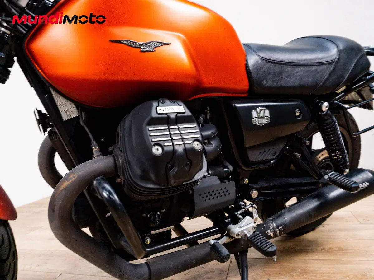 Moto Guzzi V7 Stone Centenario (2021 - 22) (9)
