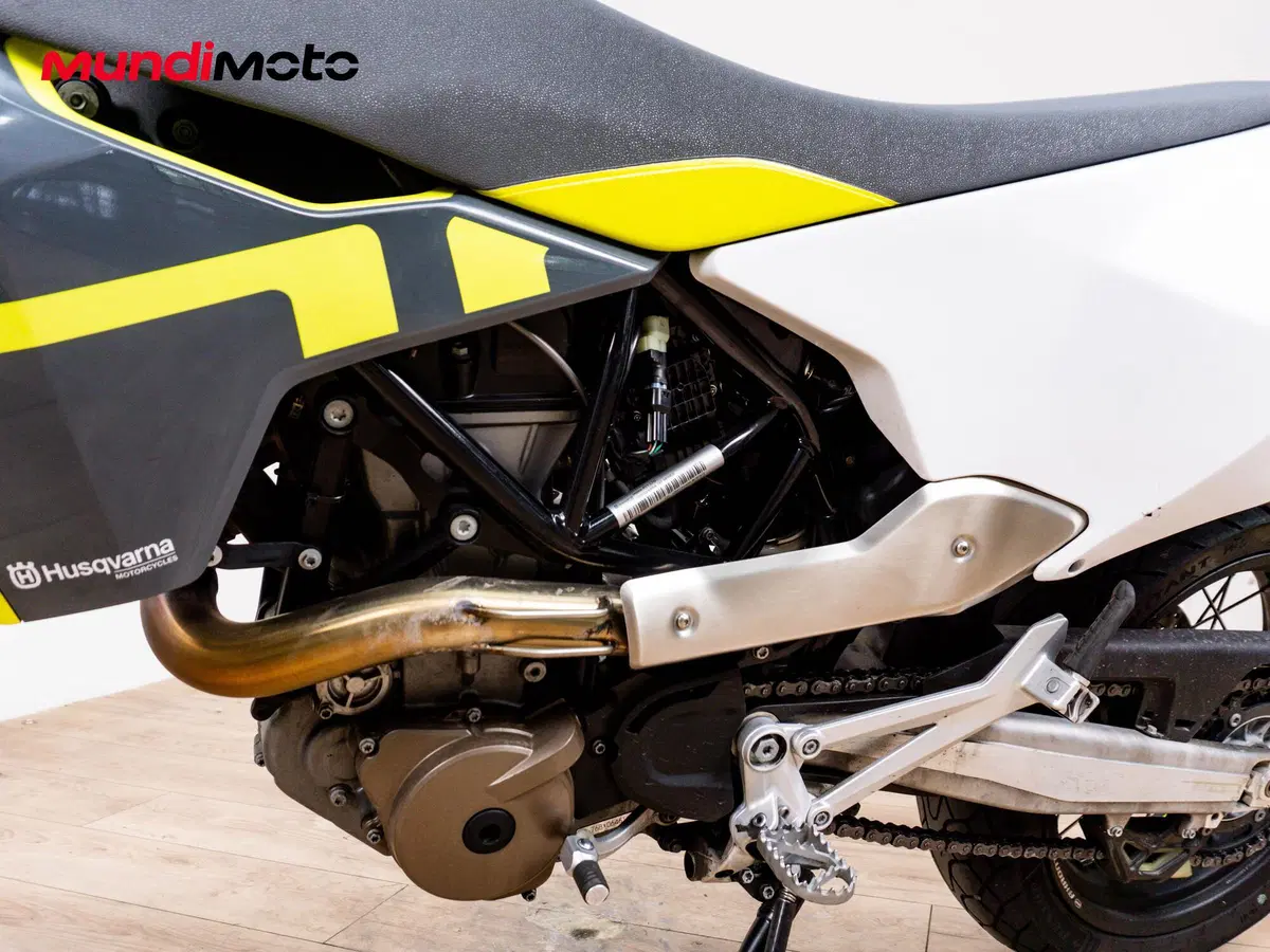 Husqvarna 701 Supermoto (2016) (9)