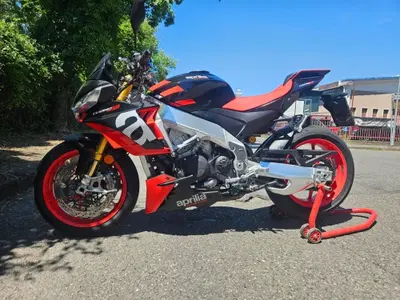 Aprilia Tuono V4 Factory (2021 - 24) usata