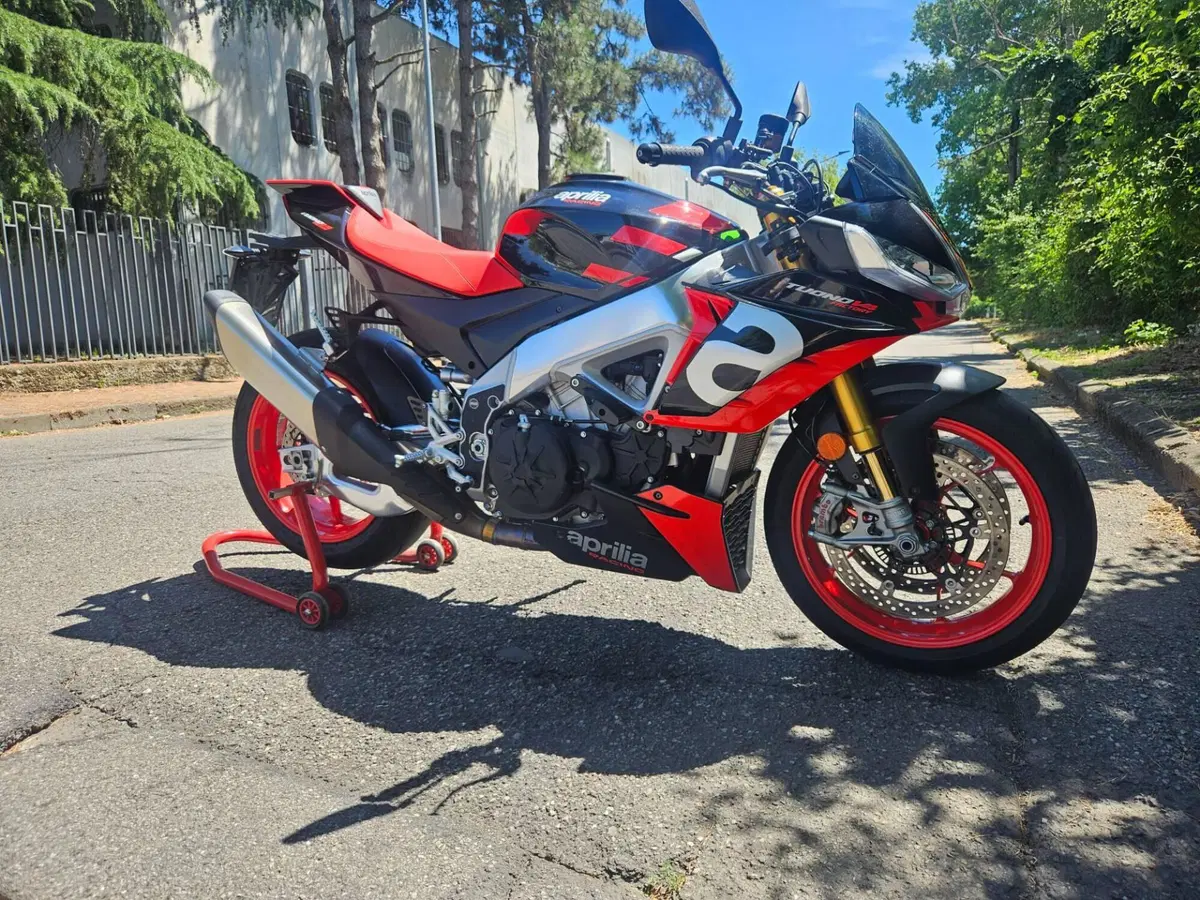Aprilia Tuono V4 Factory (2021 - 24) (2)