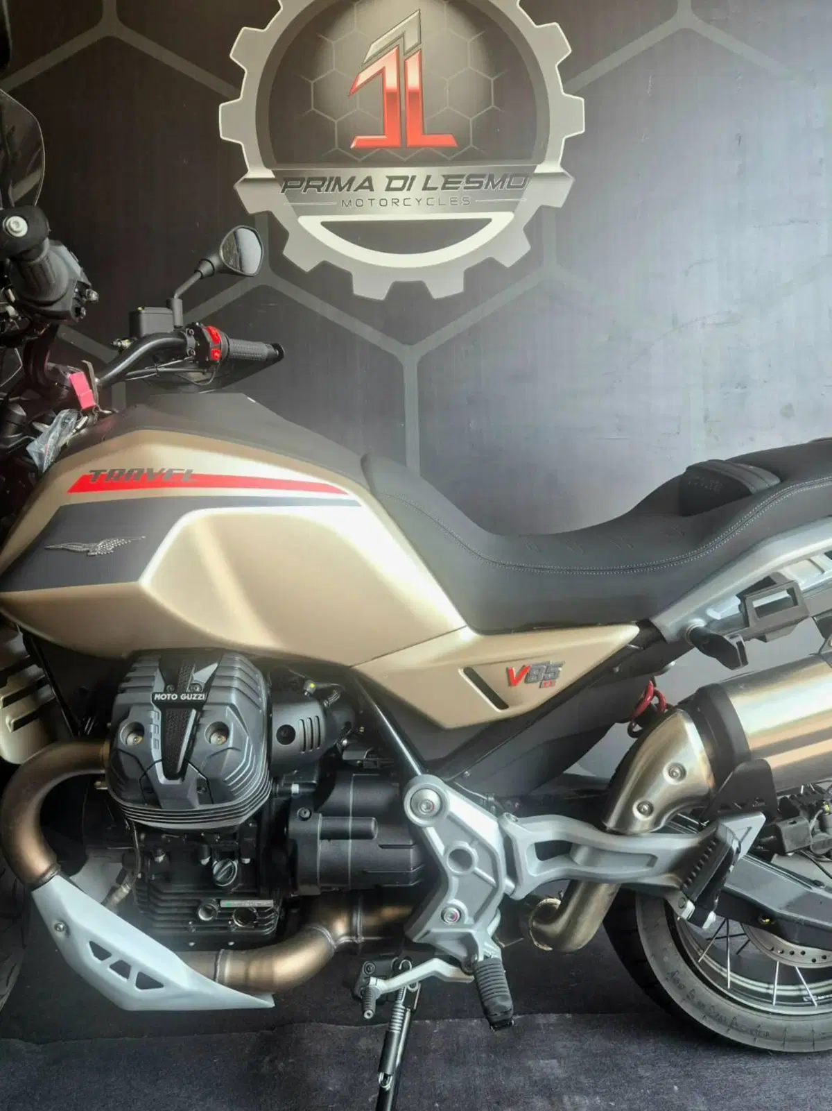 Moto Guzzi V85 TT Travel (2024 - 26) (9)