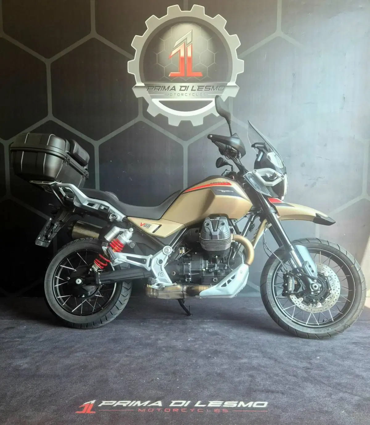 Moto Guzzi V85 TT Travel (2024 - 26) (5)