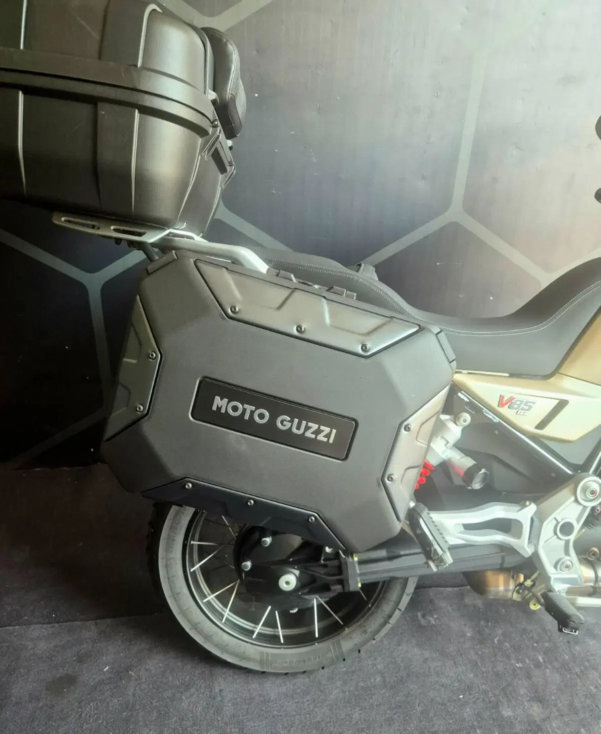 Moto Guzzi V85 TT Travel (2024 - 26) (11)