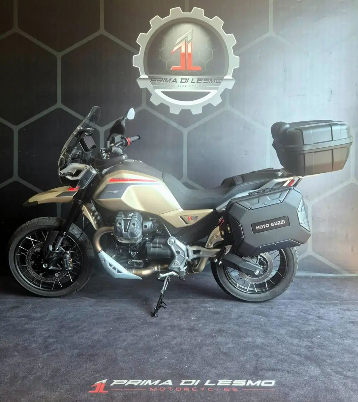 Moto Guzzi V85 TT Travel (2024 - 26) (2)