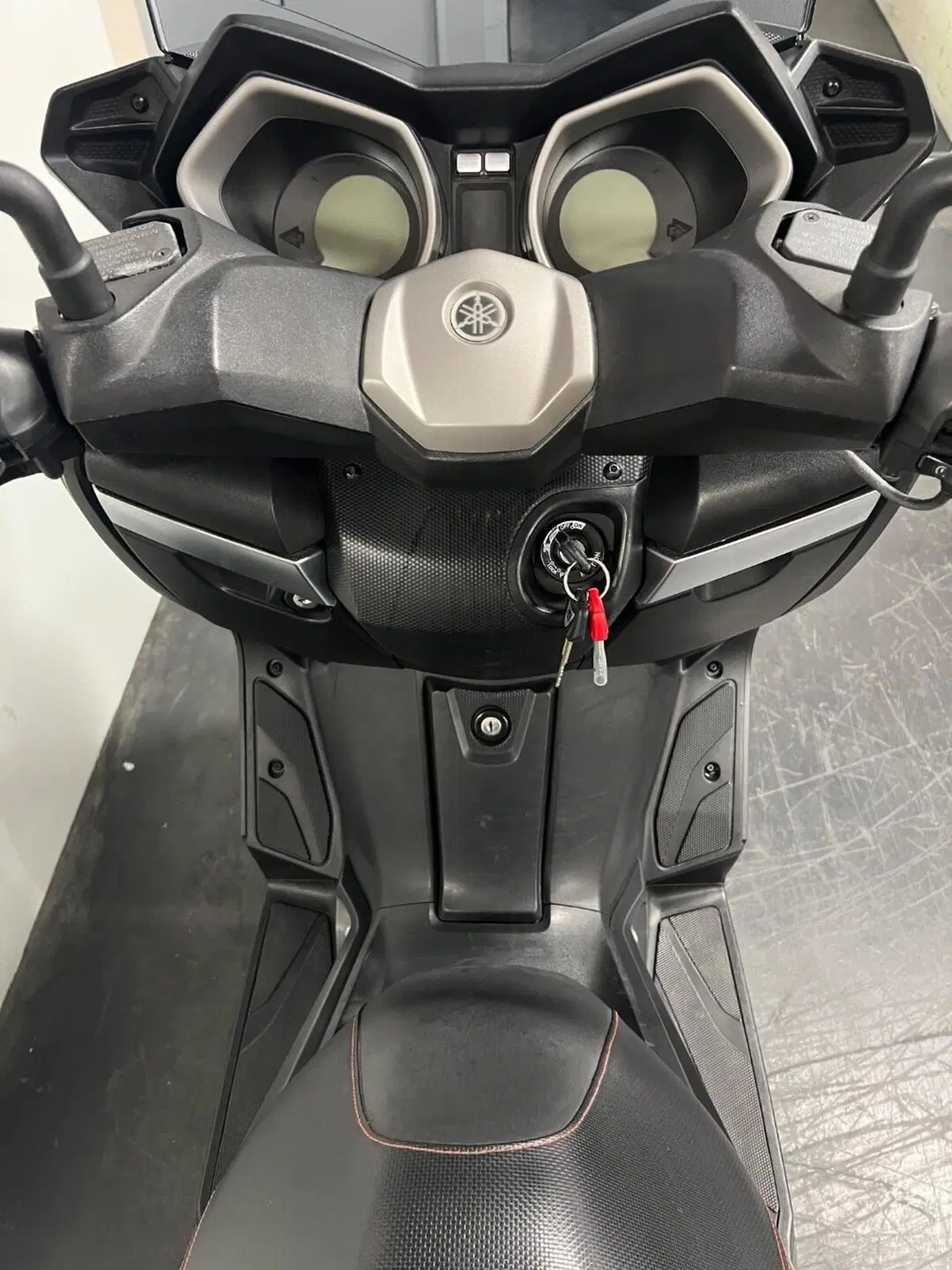 Yamaha X-Max 250 (2014 - 16) (8)
