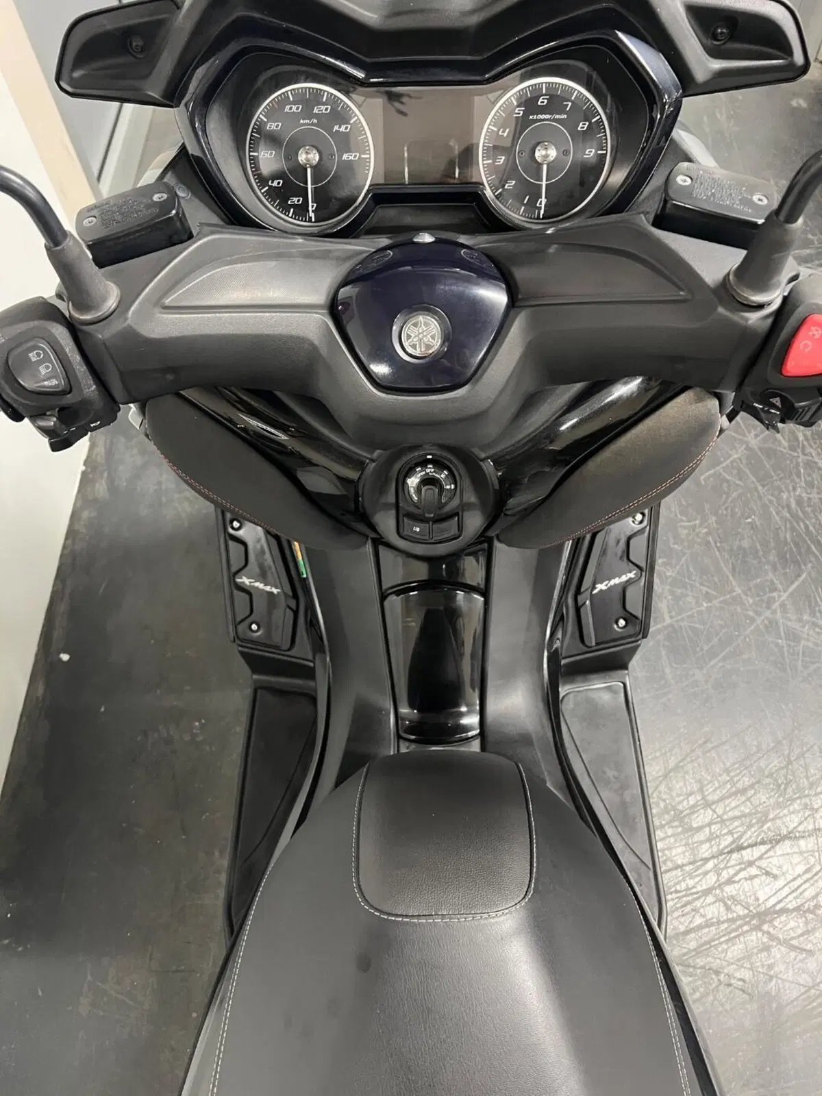 Yamaha X-Max 300 Tech Max (2021 - 24) (8)
