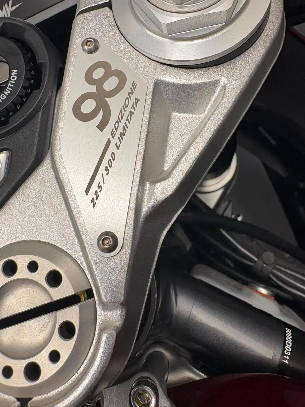 MV Agusta Superveloce 800 98 (2023 - 26) (4)