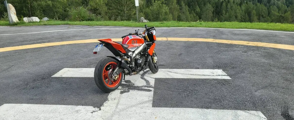 Aprilia Tuono V4 R APRC (2011 - 13) (2)