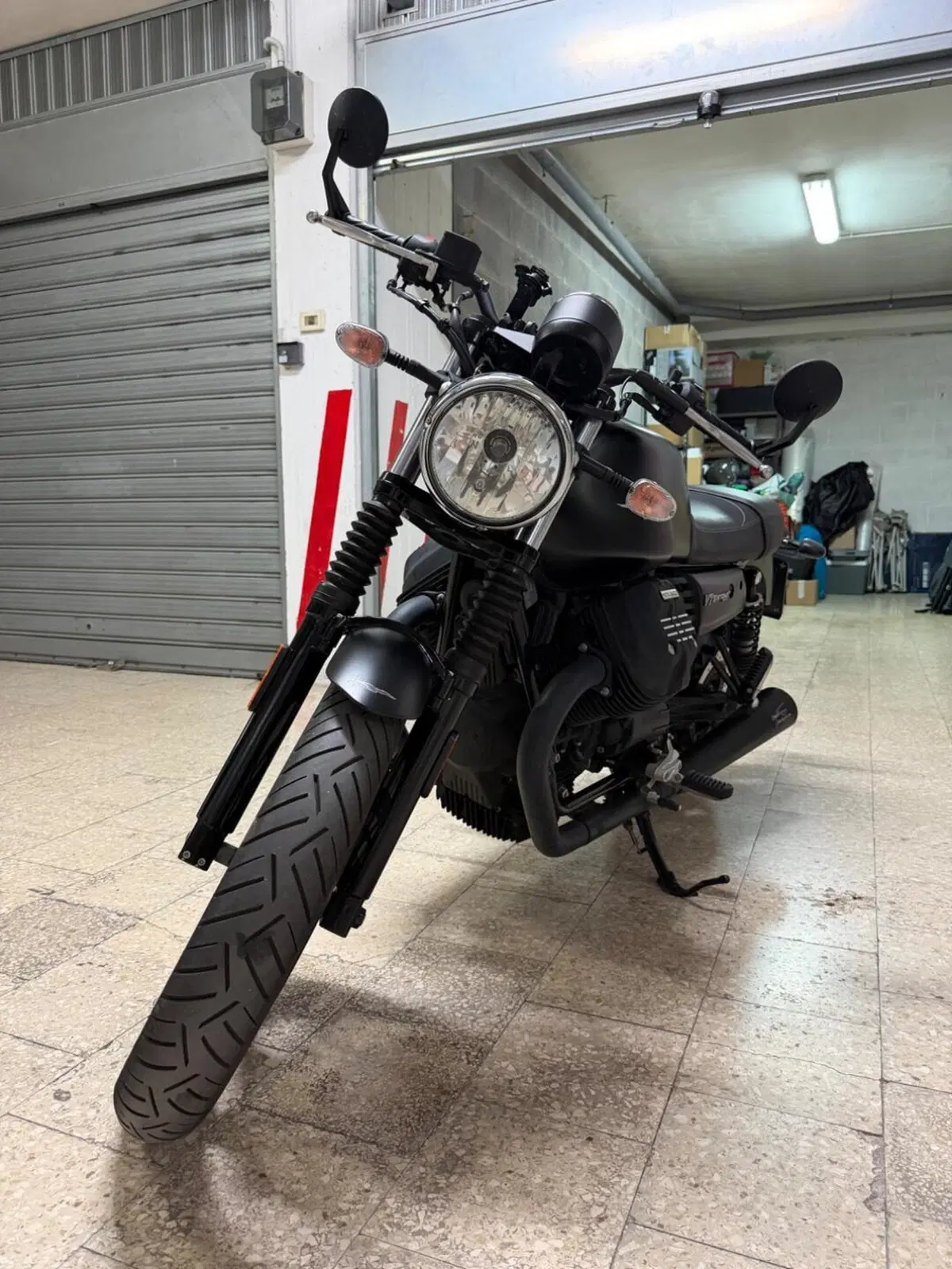 Moto Guzzi V7 III Stone Night Pack (2019 - 20) (3)