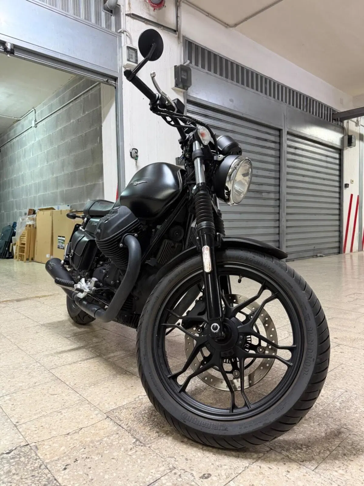 Moto Guzzi V7 III Stone Night Pack (2019 - 20) (4)