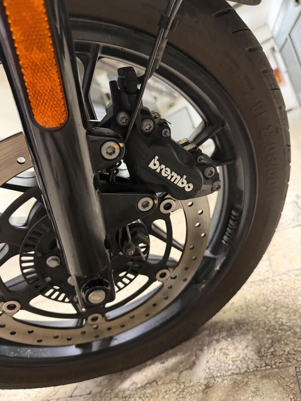 Moto Guzzi V7 III Stone Night Pack (2019 - 20) (5)
