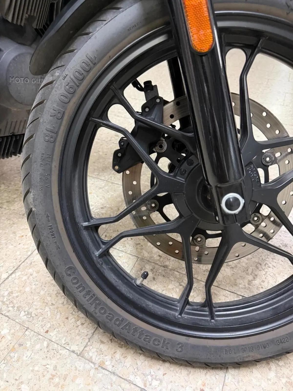 Moto Guzzi V7 III Stone Night Pack (2019 - 20) (6)