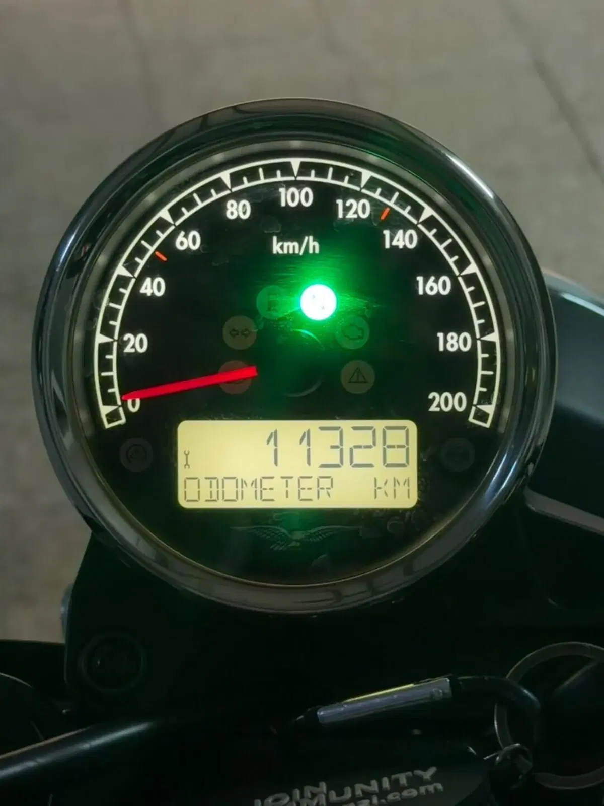 Moto Guzzi V7 III Stone Night Pack (2019 - 20) (11)