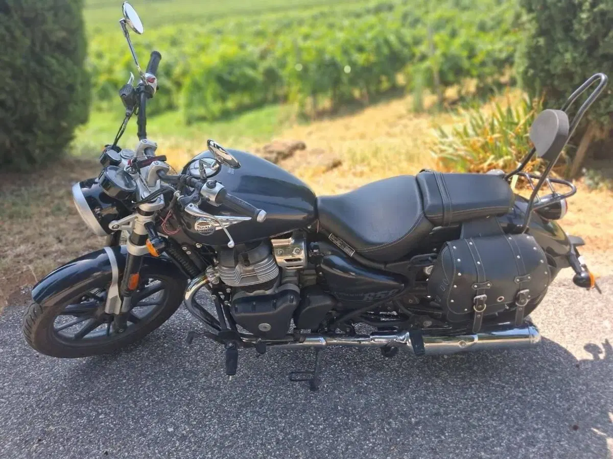 Royal Enfield Super Meteor 650 (2023 - 26) (4)