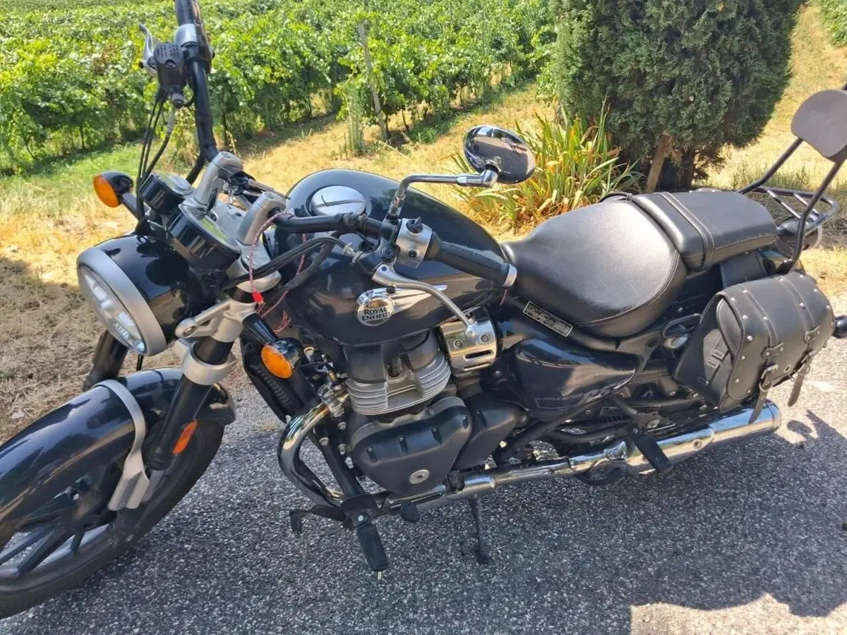 Royal Enfield Super Meteor 650 (2023 - 26) (9)