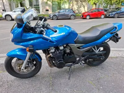 Kawasaki ZR 7S usata