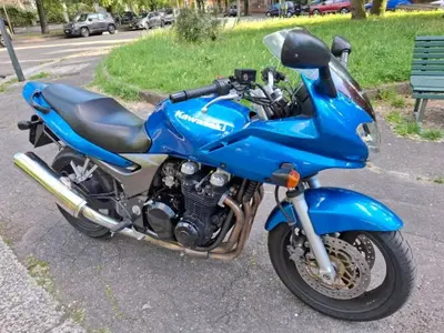 Kawasaki ZR 7S usata