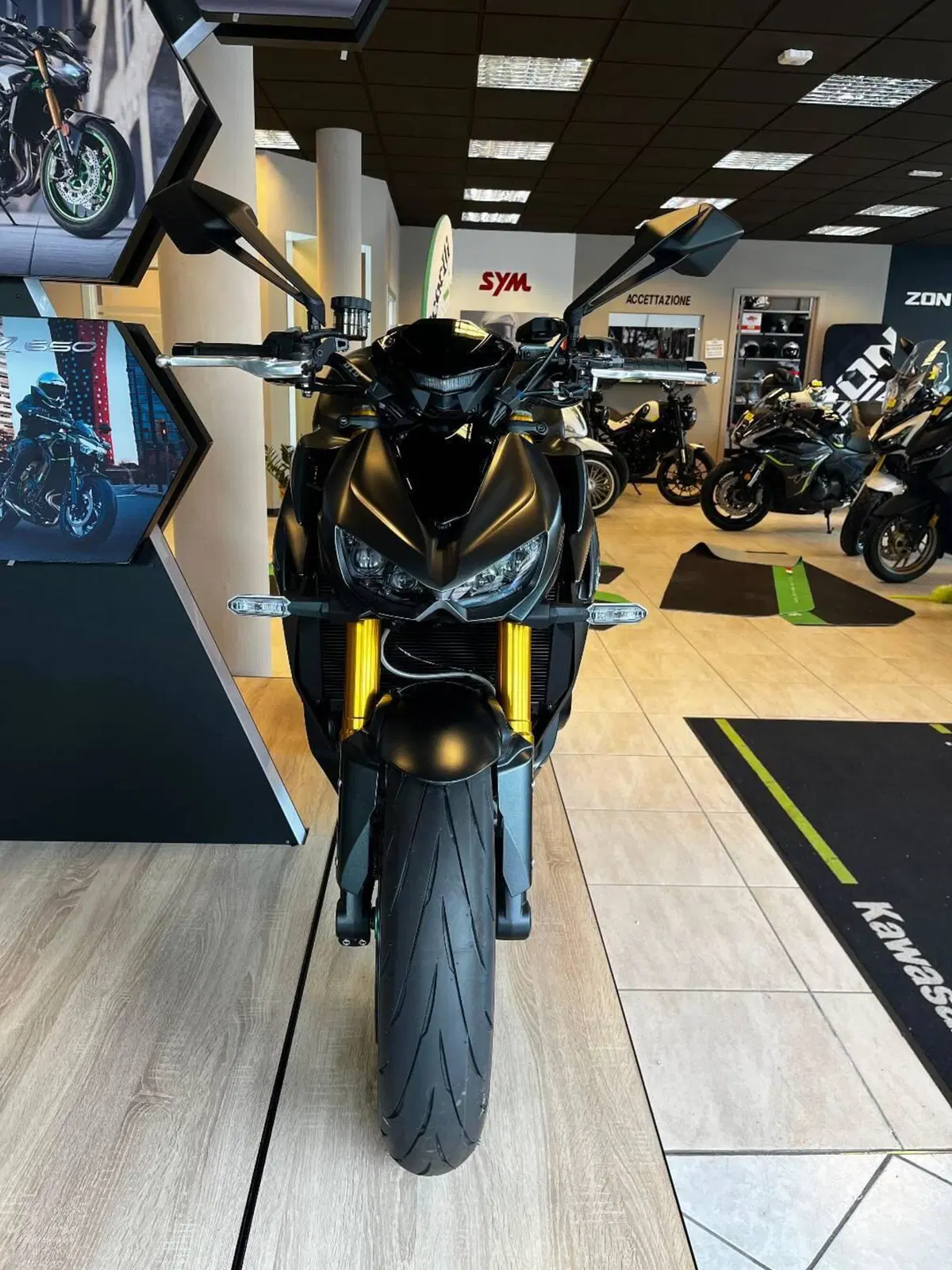 Kawasaki Z 1100 (2026) (4)