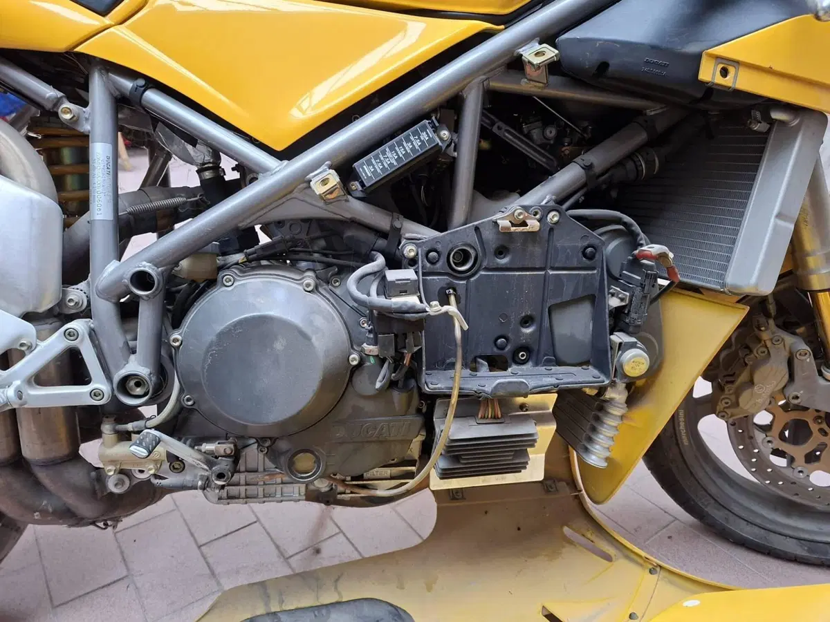 Ducati 996 Biposto (1998 - 01) (4)